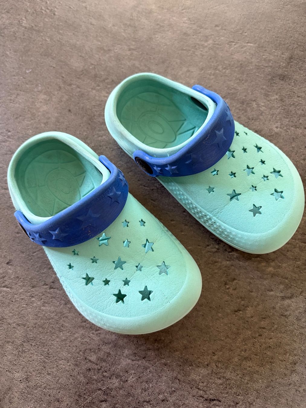 Chaussures garçon: Sandales taille 23 – D'occasion à Liddes par Couik