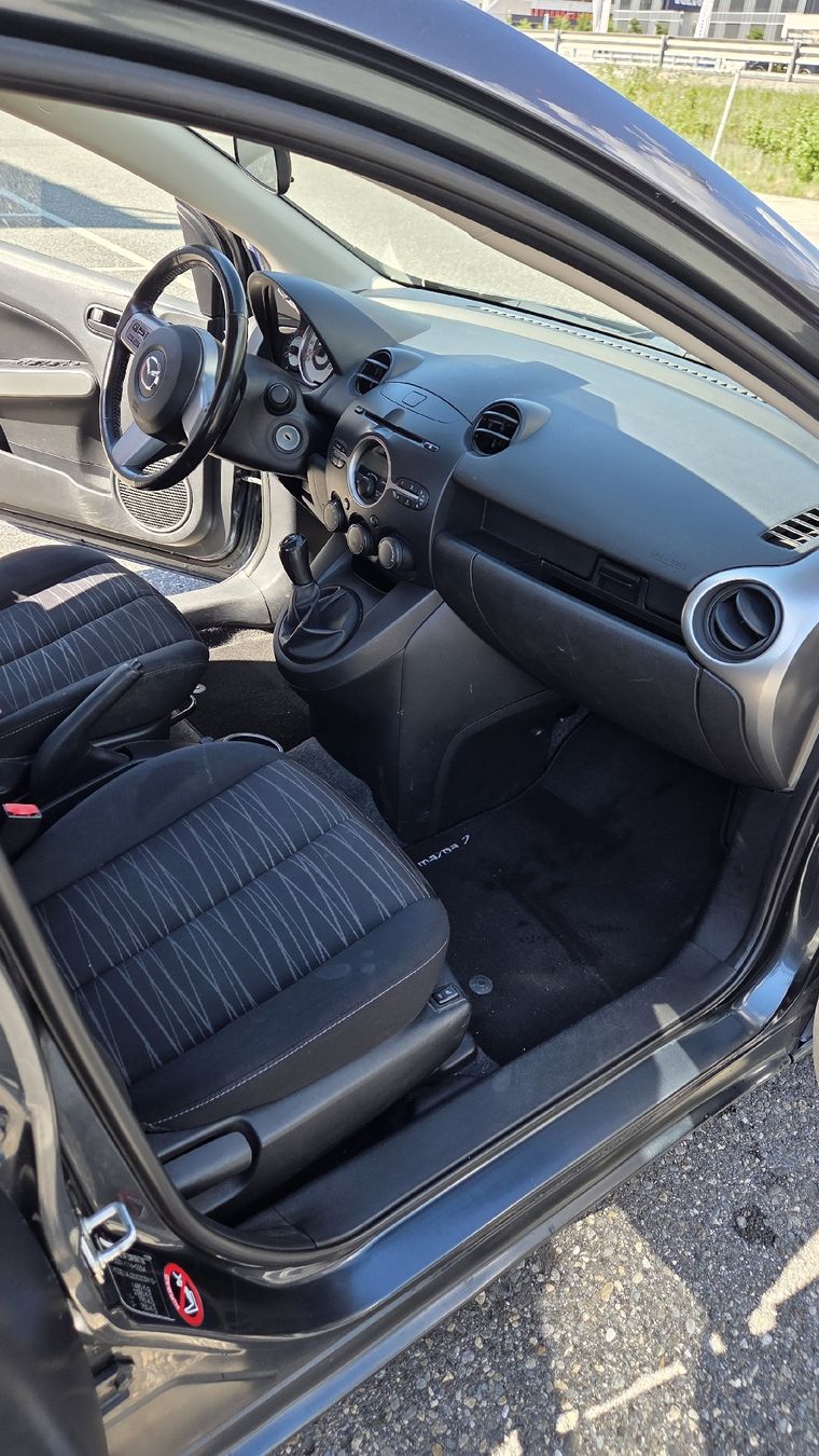 Mazda Autos: MAZDA 2 1.3 HP 2008 – D'occasion à Chur par paszimmi 2