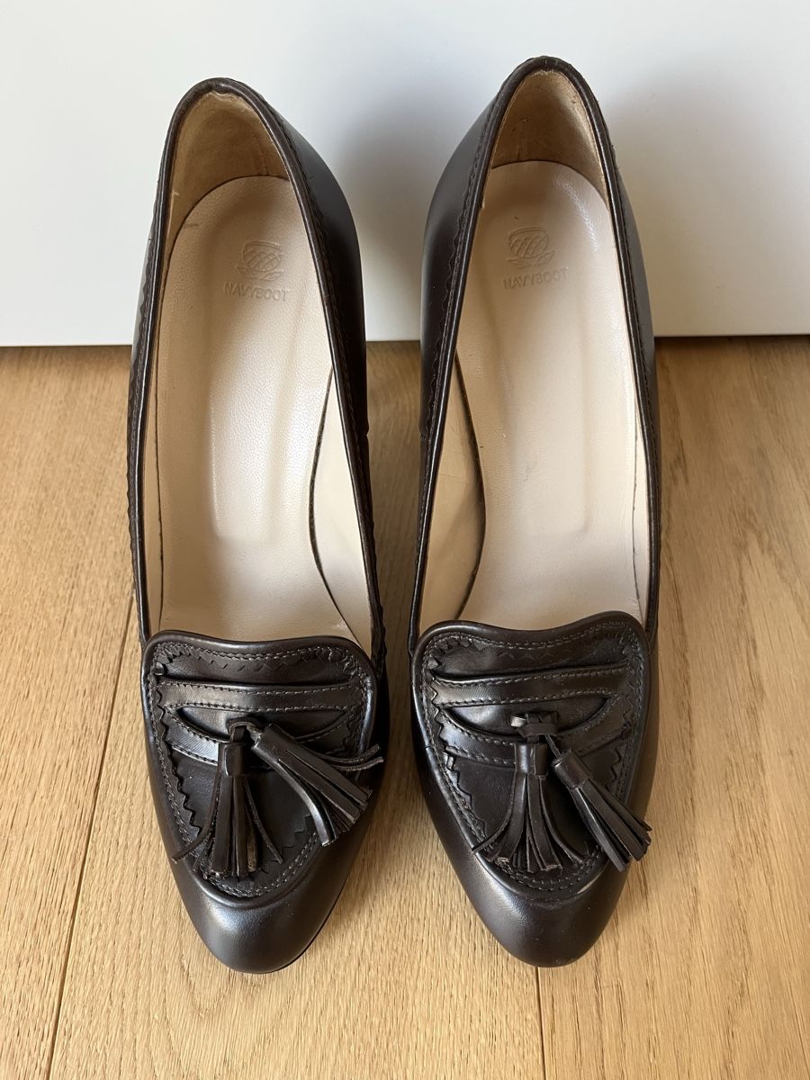 Navyboot Chaussures femmes: NAVYBOOT Leder Pumps braun Gr. 38 – D'occasion à Zürich par Monini2 2