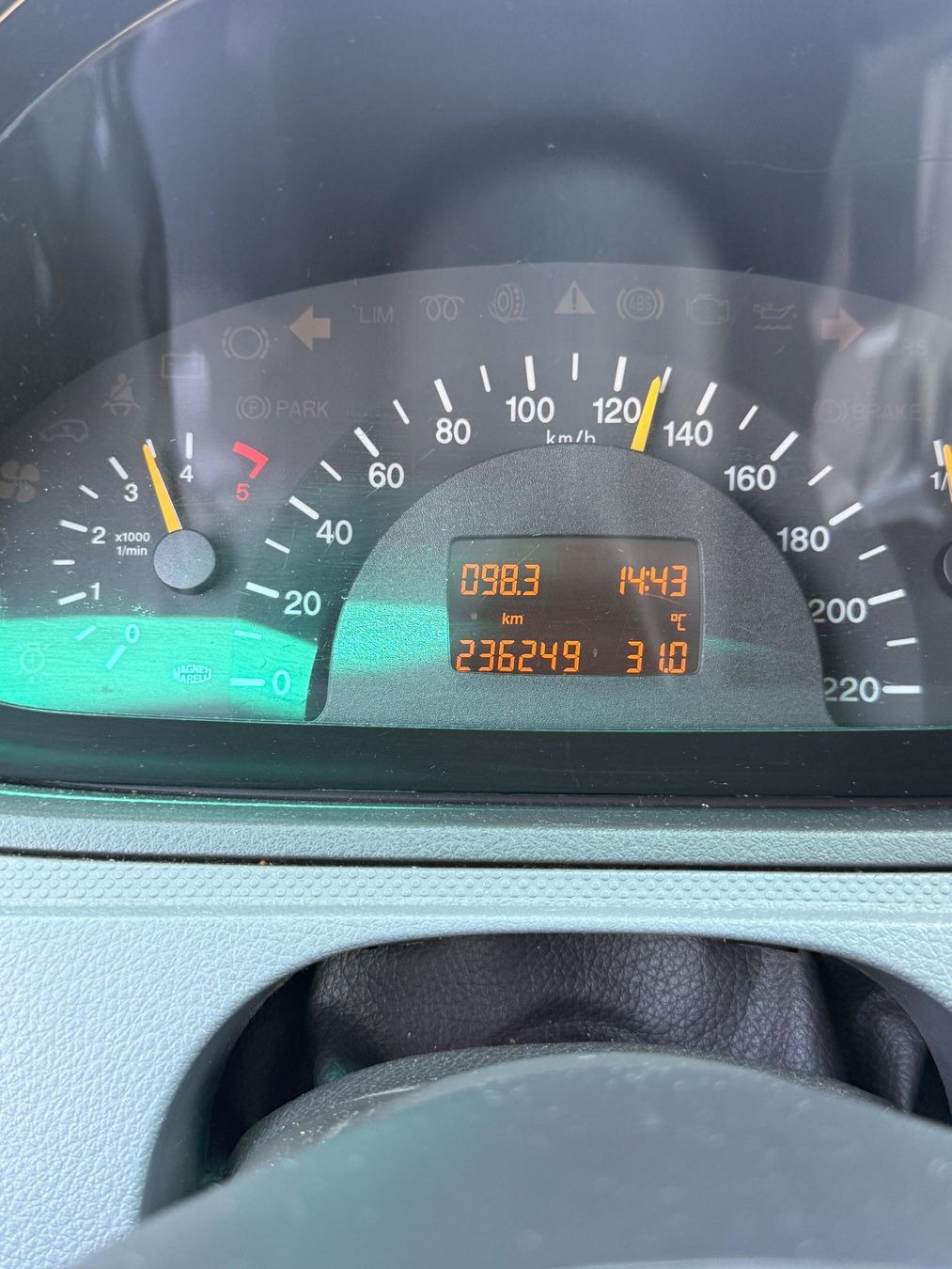 Mercedes-Benz Veicoli da campeggio: Mercedes Vito Camper Diesel – Difettoso da Aesch (Neftenbach) venduto da Showmaster 3