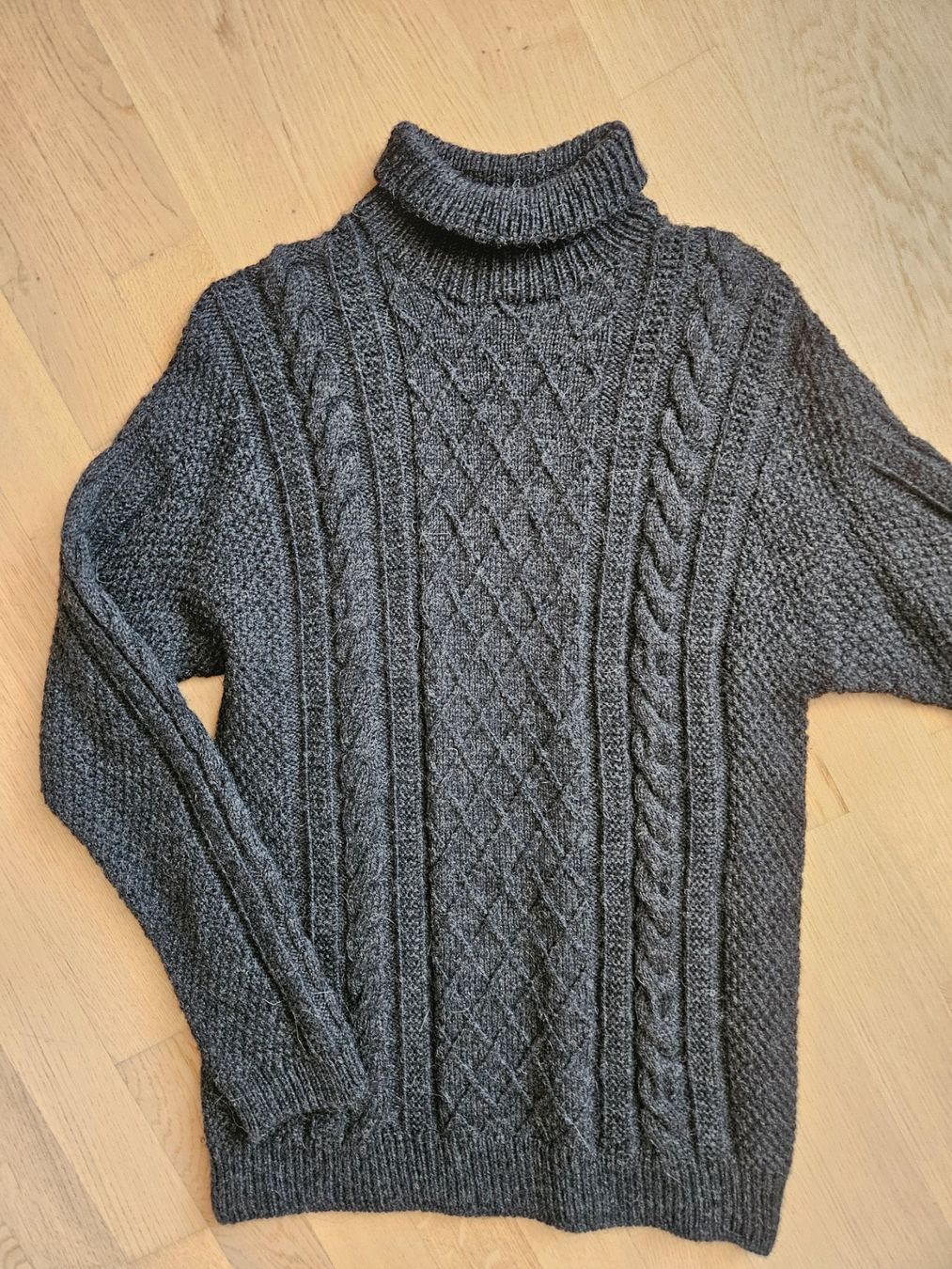 Maglioni & Felpe: Handgestrickter Zopfpullover aus norwegischer Schurwolle – Nuovo (secondo la descrizione) da Würenlingen venduto da Nancy_Y 4