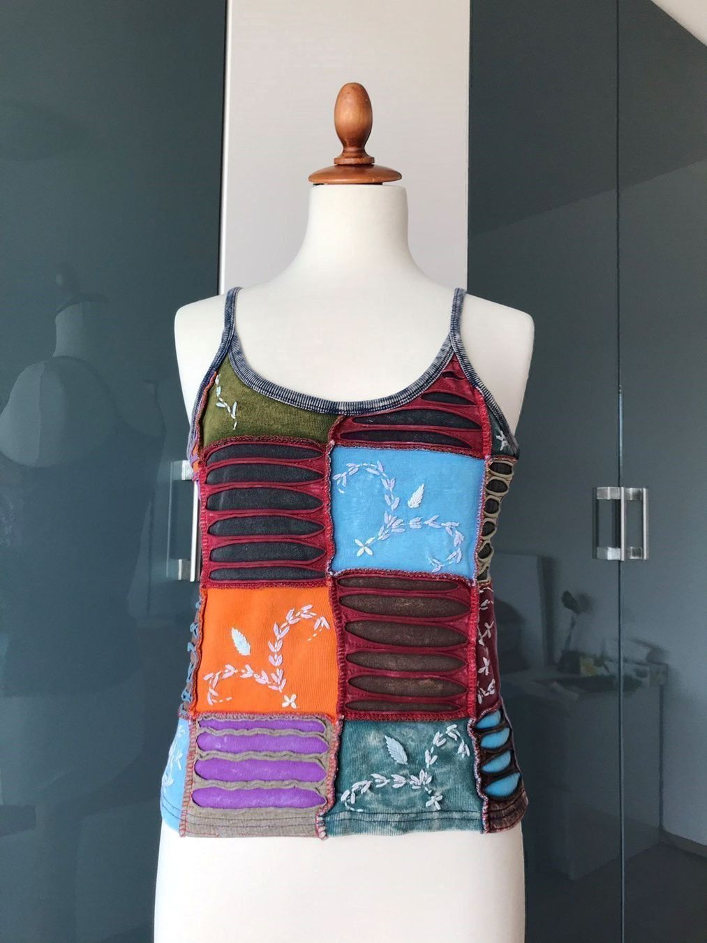 Top: Bunt damen tops M38 – Usato da Dübendorf venduto da Levintreyer