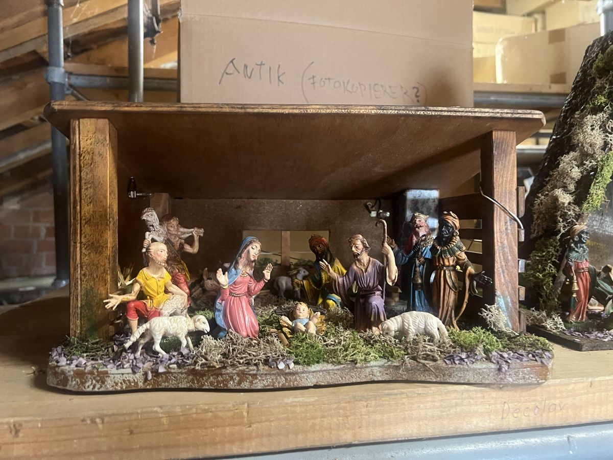 Toutes les décorations: Weihnachtskrippe Figuren Holz beleuchtet gebrauchter – D'occasion à Dittingen par Bellevista 1