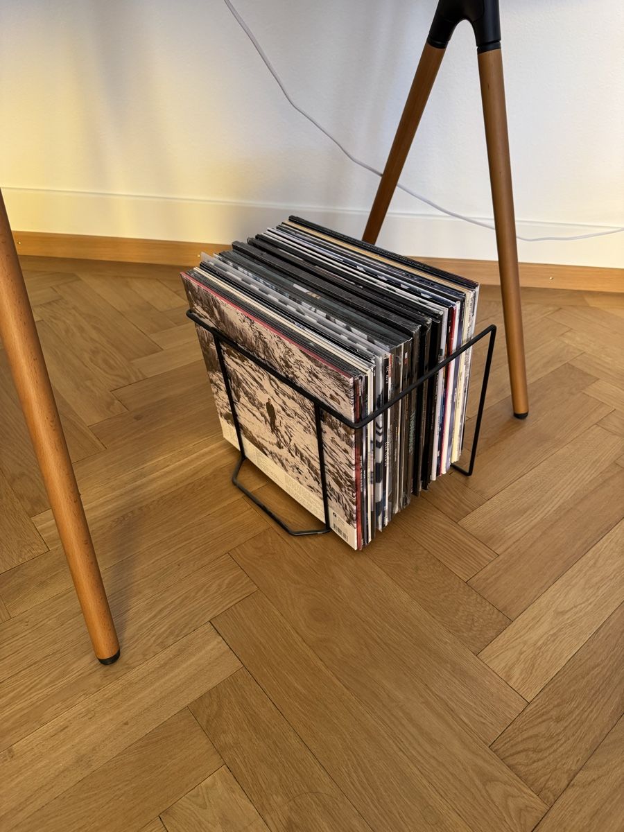 Supporti per strumenti musicali & leggii: Vinyl Record Holder Metal Black good condition – Usato da Zürich venduto da GC96 2
