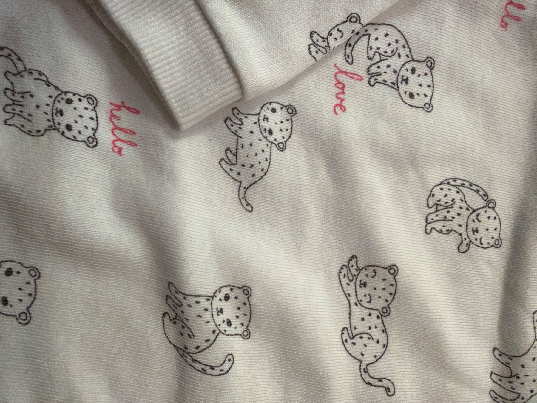 H&M Pullover & Sweatshirts: H&M Pullover weiss mit Tiermuster; Grösse 86 – Gebraucht aus Brüttisellen von val_r8g6 2