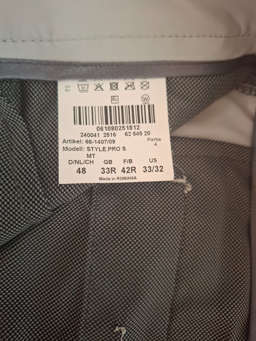 Brax Pantaloni: BRAX Golfshorts in rot und dunkelgrau – Usato da Freienstein venduto da Flyfish3 4