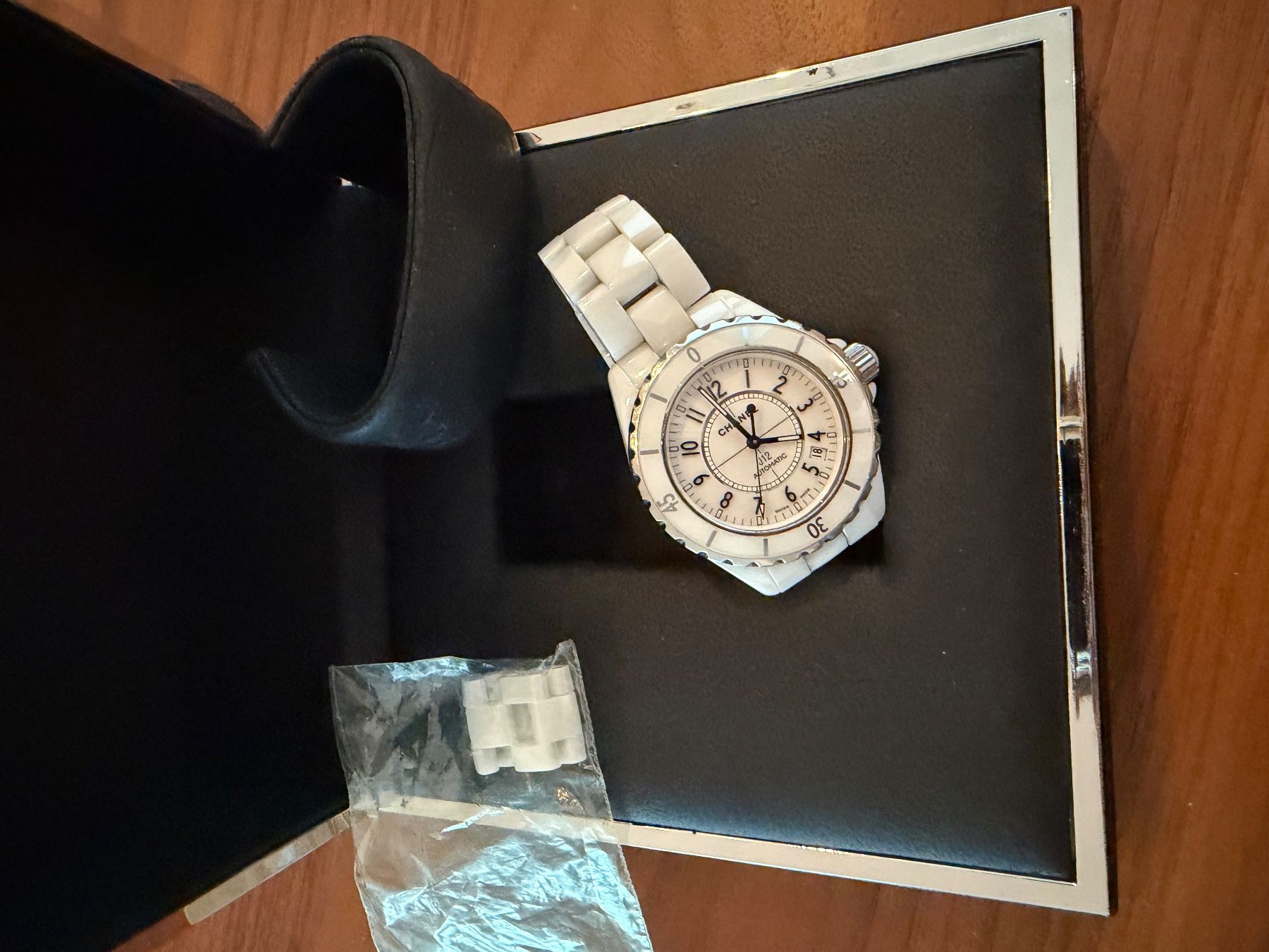 Chanel Montres: Chanel J12 watch white ceramic – D'occasion à Zürich par Filo_B 5