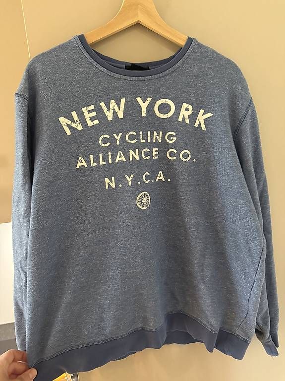 Pullover & Sweatshirts: New york Pullover – Gebraucht aus Bern von tim_ypf8