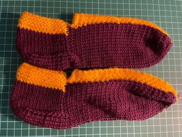 Handgestrickte Haussocken | Chaussettes tricot. main | 38–40