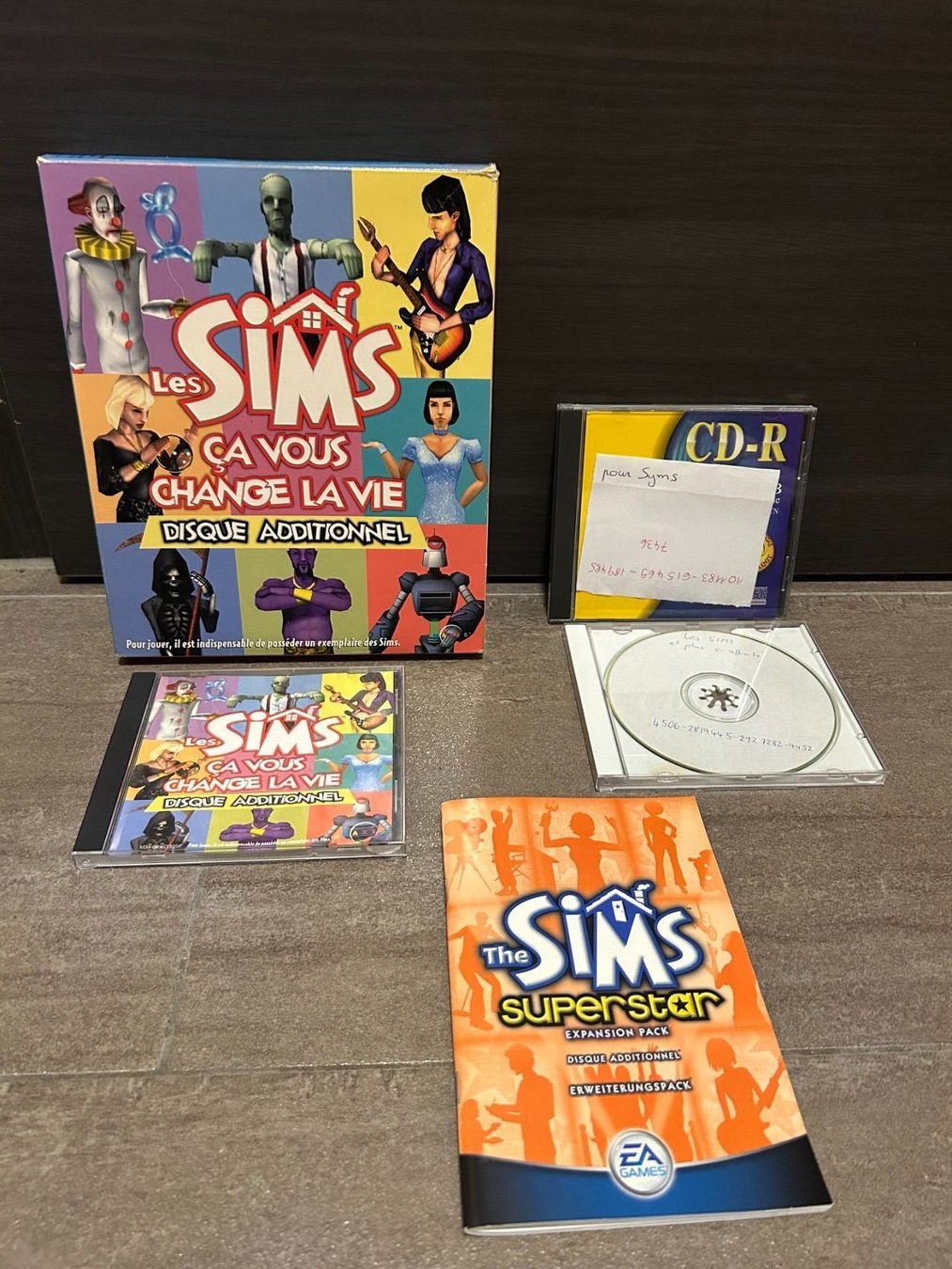Microsoft Giochi: Les Sims ça vous change la vie, extension de jeu PC – Usato da Lausanne venduto da Retro-geek 2
