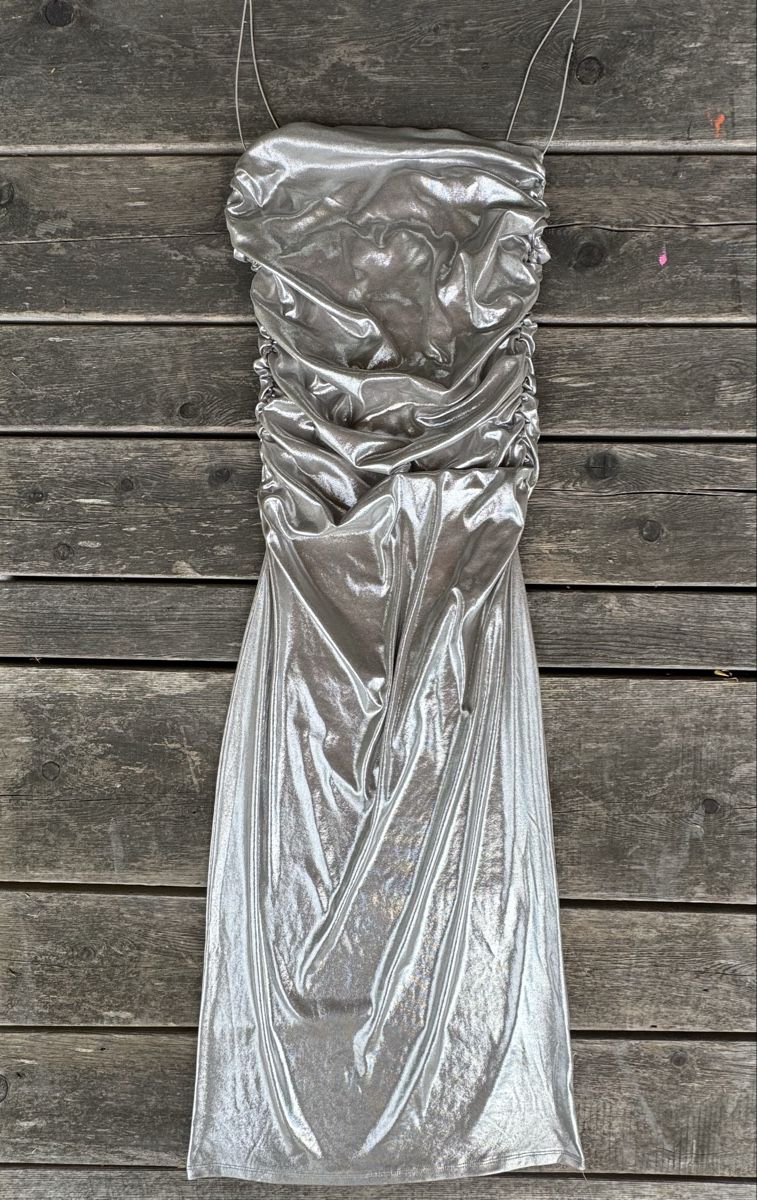 H&M Kleider: Silberkleid von H&M / NEU / Grösse: M – Neu (gemäss Beschreibung) aus hendschiken von hippielfe