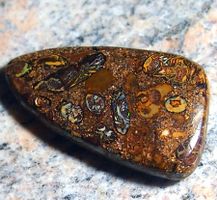 🔥 Boulder Opal Edelstein rot/blau/grüne Funken, Top Schliff