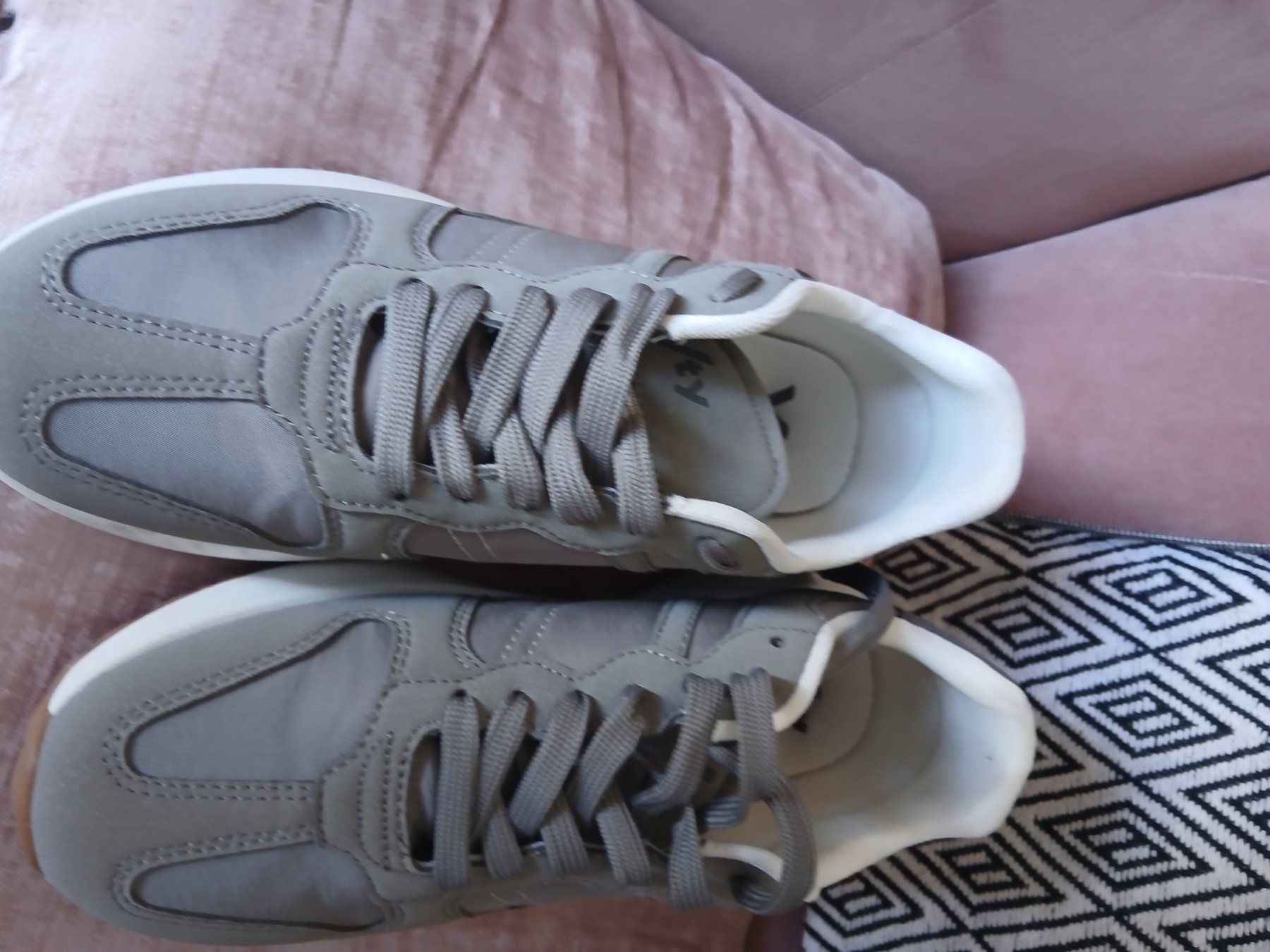 Scarpe da uomo: Sneakers Gr 39 grau wie neu – Usato da Brütten venduto da ver_jql7 2