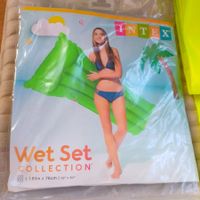 2 Swimm Luftmatratzen, Grün NEU, Gelb 1 x benützt