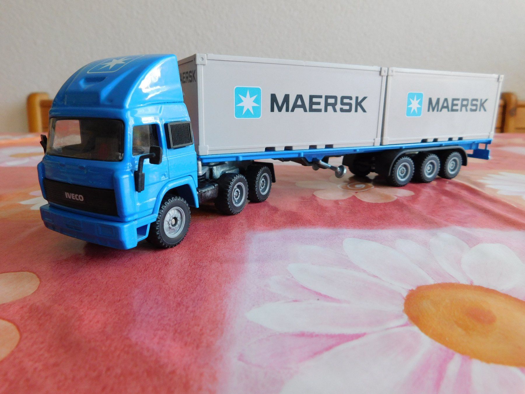Siku Kit di modellismo & Modellini statici: Siku Iveco Containersattelschlepper Maersk 1:55 Set 2. – Nuovo (secondo la descrizione) da Strengelbach venduto da Wedi73