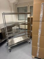 Chariot étagère inox mobile avec tablettes bon état