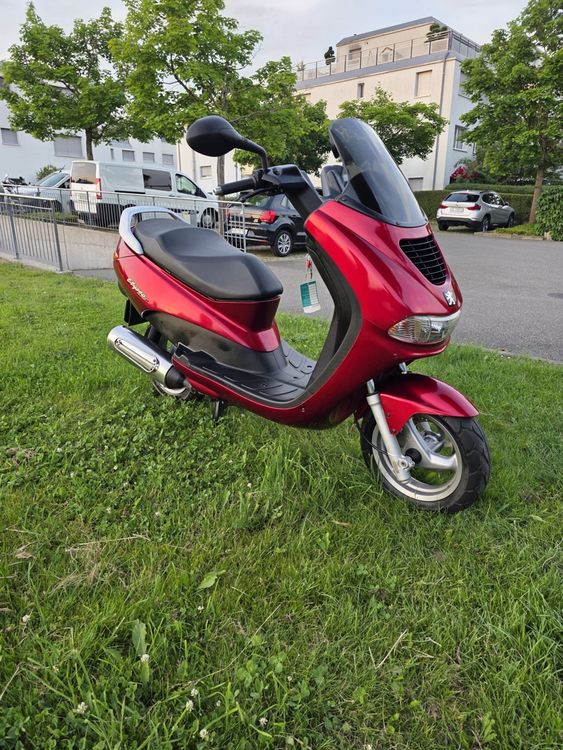 Wunderschne Peugeot Elyseo 125 Fotos