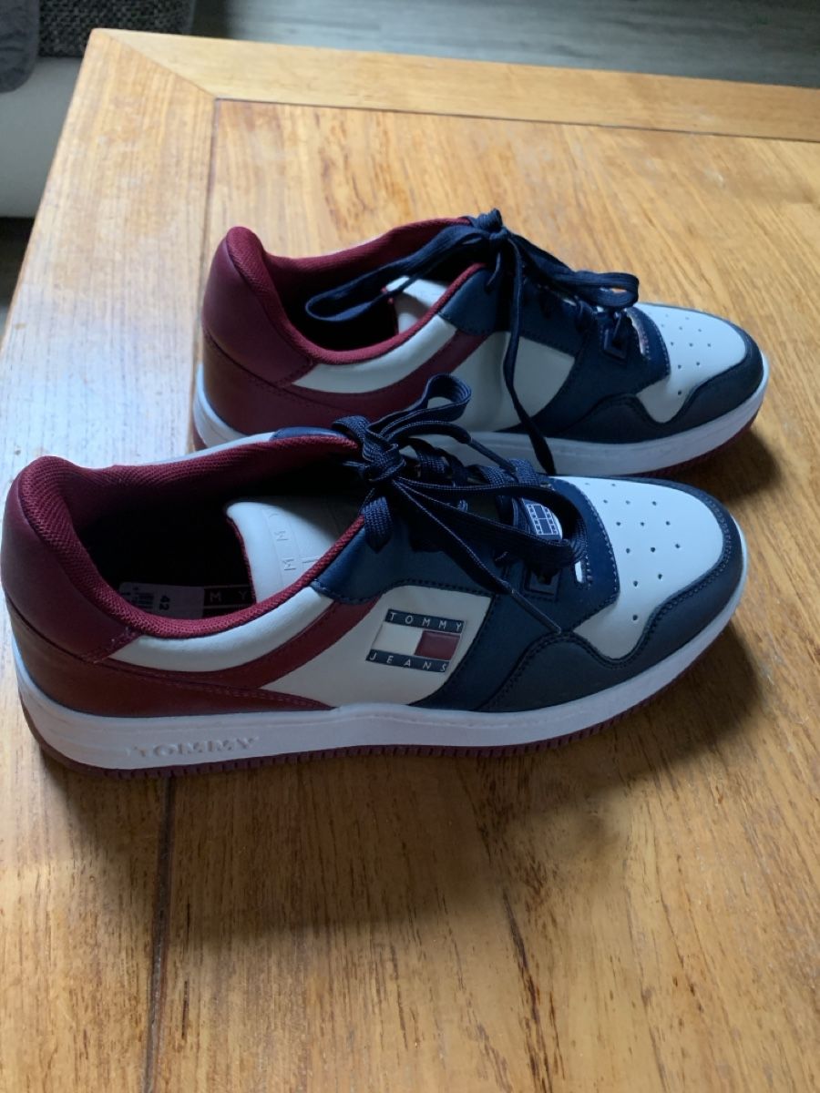 Tommy Hilfiger Scarpe da uomo: Baskets Tommy Jeans4 taille 42 – Nuovo (secondo la descrizione) da Les Evouettes venduto da Cuenca2023