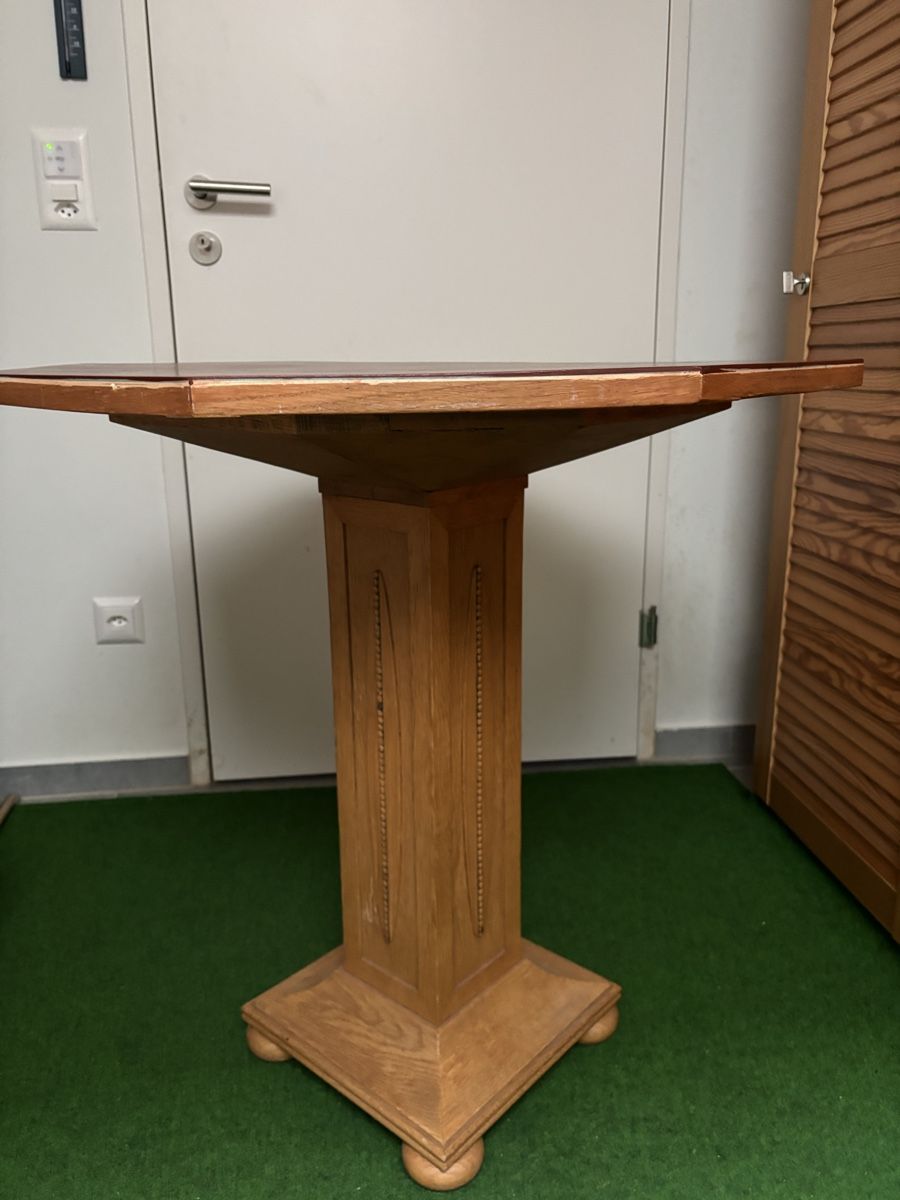 Tables: Antiker Achteckiger Eichentisch – D'occasion à Erlenbach ZH par Tirant 1