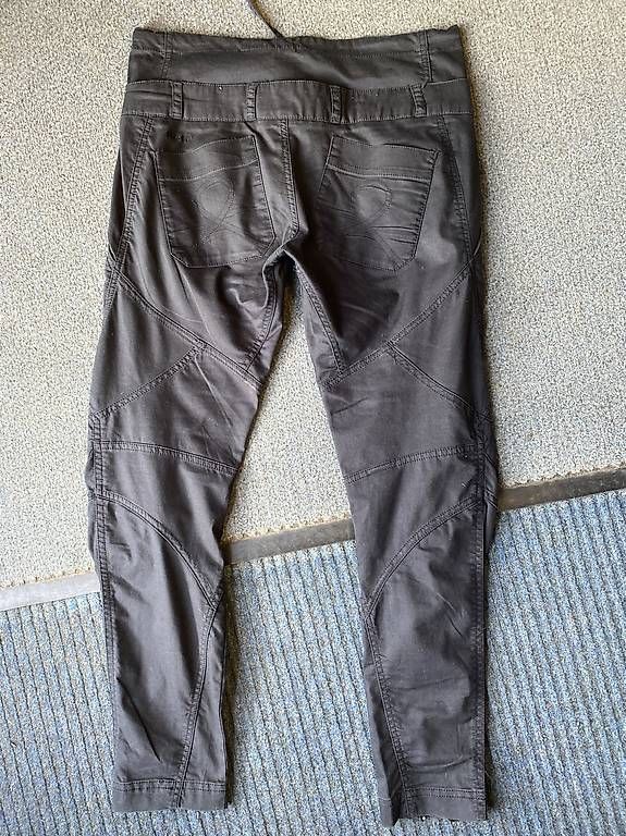 Pantaloni: NIKE fit DRY Trainerhose 36 – Usato da St. Gallen venduto da Konstanza 2