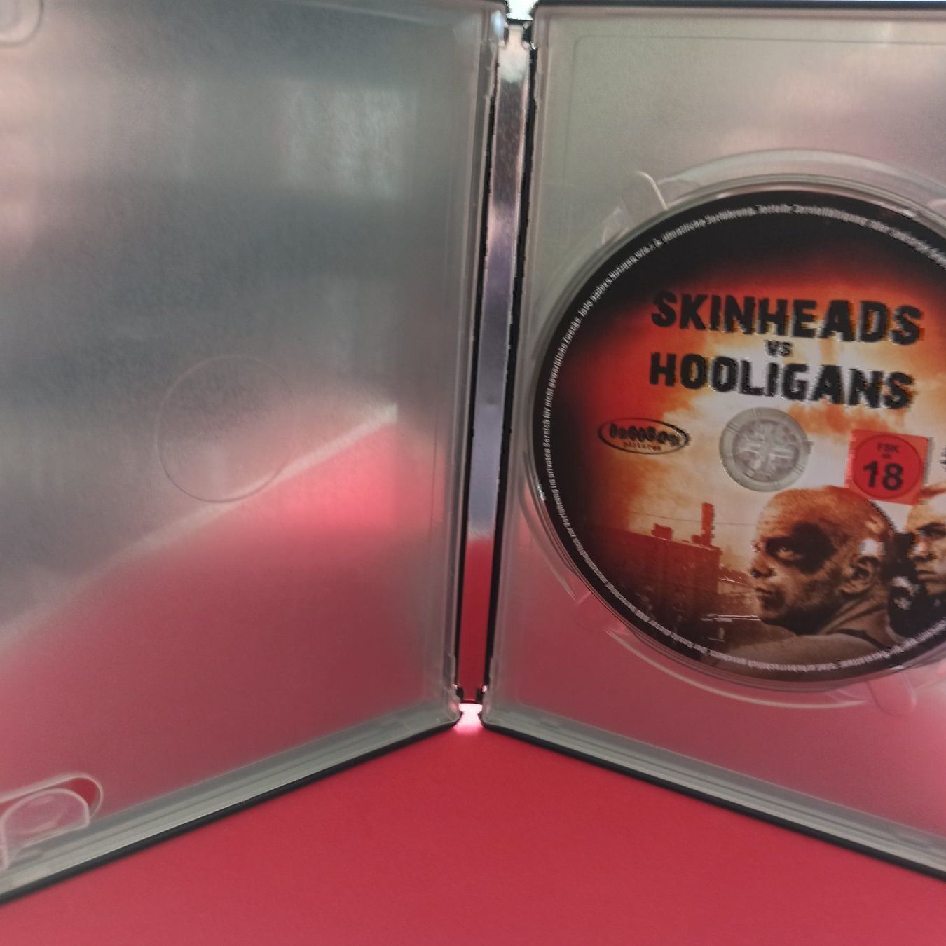 Tutti i DVDs: Skinheads vs. Hooligans - STEELBOOK – Usato da Dübendorf venduto da kb86_MOVIE 3