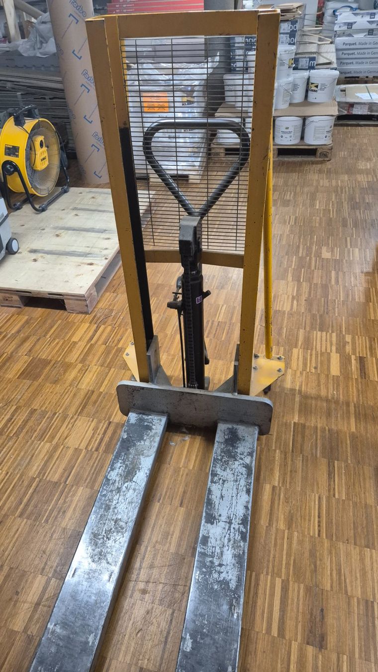 Carrelli elevatori e a forche: Ameise Manuell bedienbar – Usato da Muri AG venduto da Noelle5