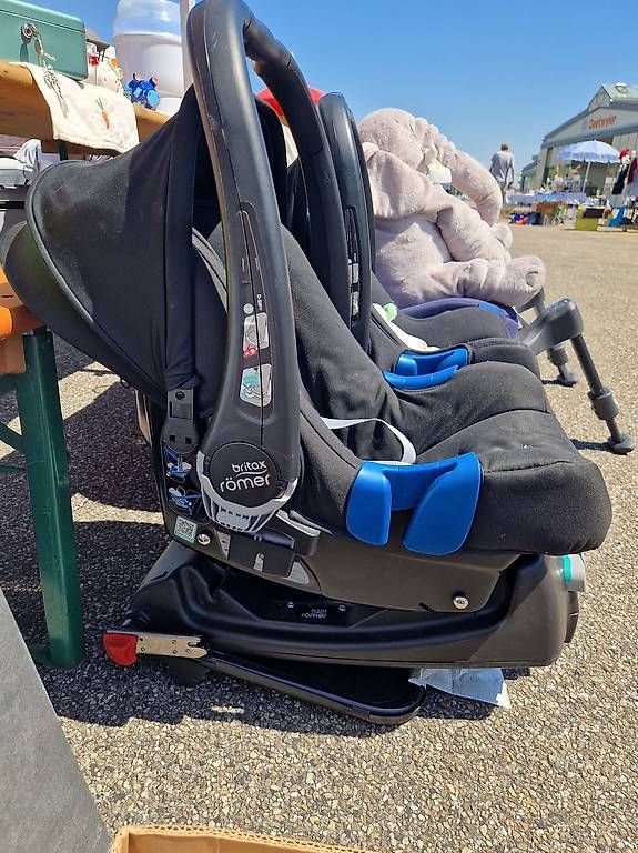 Seggiolini per auto: Römer Britax Kindersitze mit Isofix Station – Usato da Mümliswil venduto da Sachs623 2