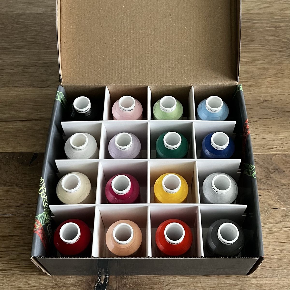 Cordicelle & Fili: Ackermann Overlock 120 Thread Set 16 Colours New – Nuovo e nell'imballaggio originale da Wichtrach venduto da mysweety 2