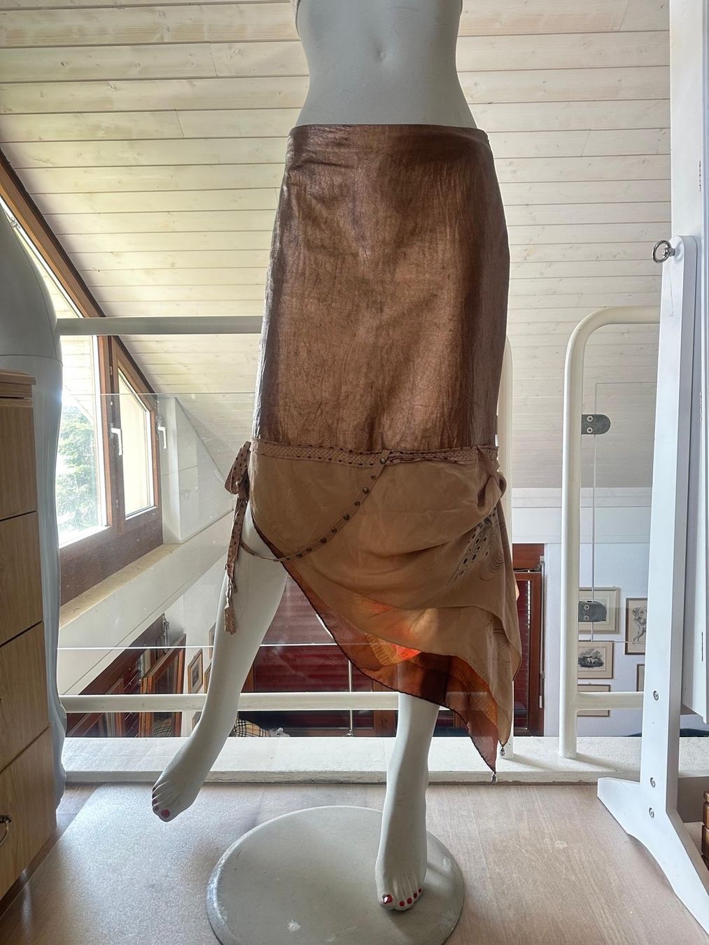 Gonne: Lederjupe mit Seide von Couture ALMA – Usato da Neuhausen venduto da Lechasseur