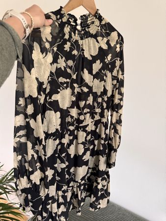 Schönes Kleid von ONLY, Grösse M