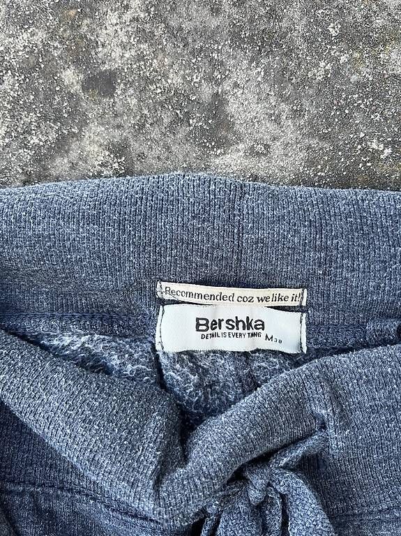 Lots de vêtements: Trainerhose & T-Shirt – D'occasion à Zürich par lin_92hw 1