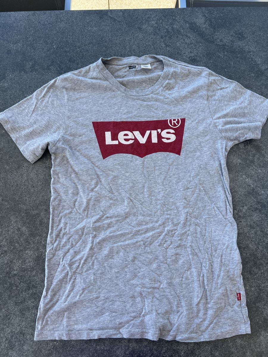Levi's T-shirt: Levi’s T-Shirt S – Usato da Schafisheim venduto da inf_5dtw