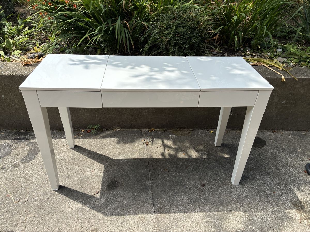 Ikea Tavoli da trucco: IKEA MALM Schminktisch mit Spiegel, Weiss – Usato da Staad SG venduto da ann_qwr8