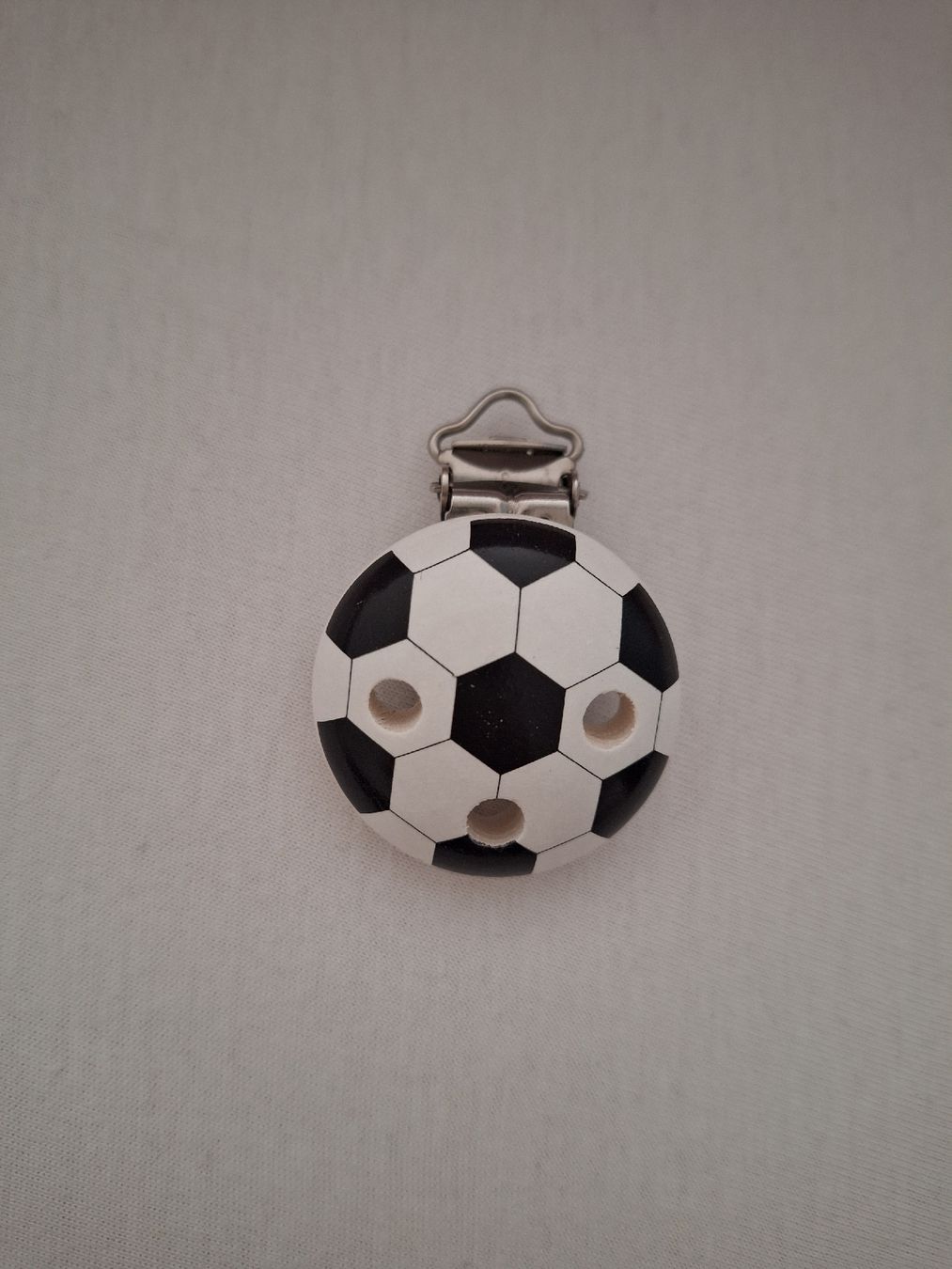 Succhiotti & catenelle porta ciuccio: Schnuller/Nuggiketten-Clip "Fussball" – Nuovo (secondo la descrizione) da Oberrieden venduto da smarties949