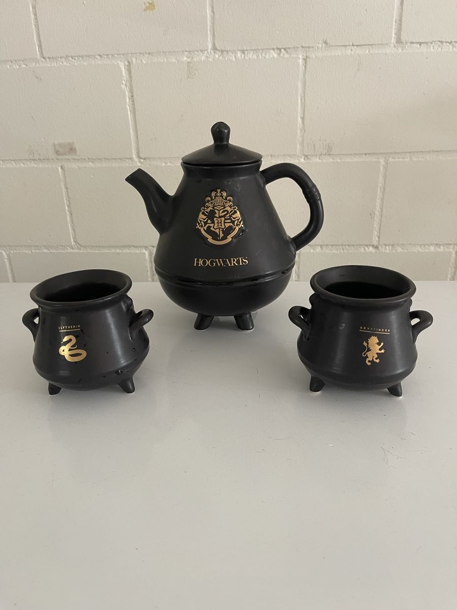 Set di piatti: TEESERVICE Harry Potter Hogwarts – Usato da Balsthal venduto da phuang