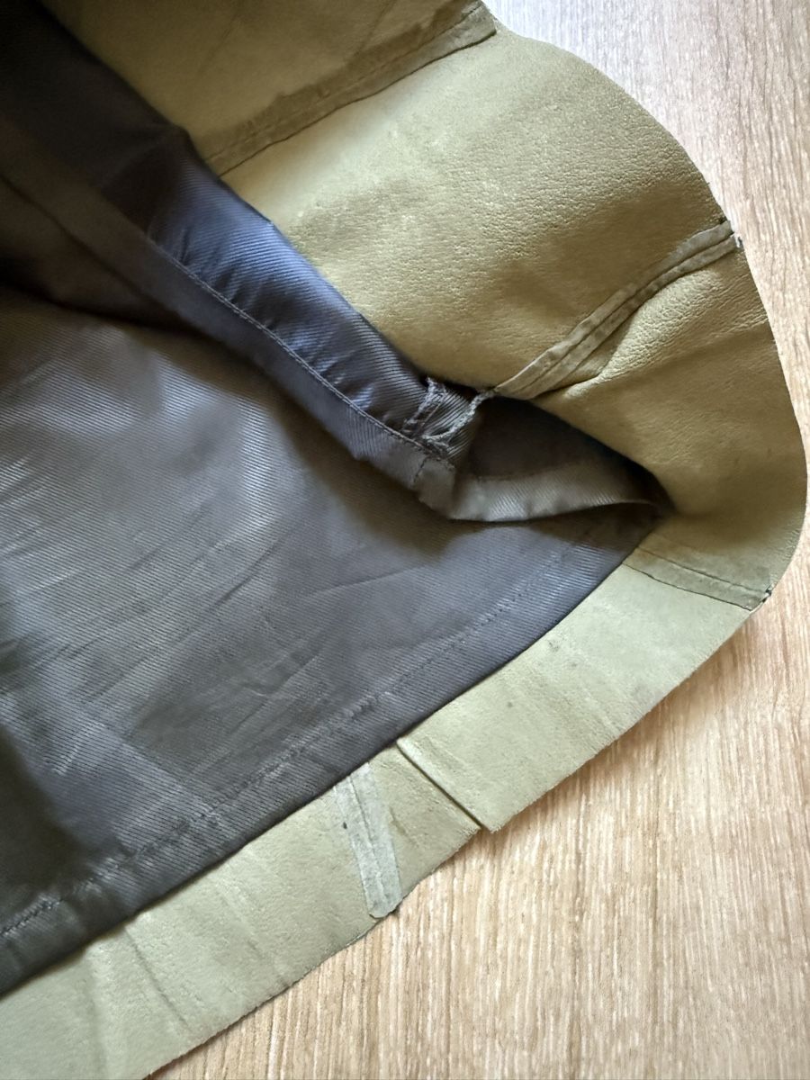Kookai Gonne: Mini-jupe cuir velours daim vert kaki Kookai, t.40 – Usato da Tavannes venduto da Thriftshop 2