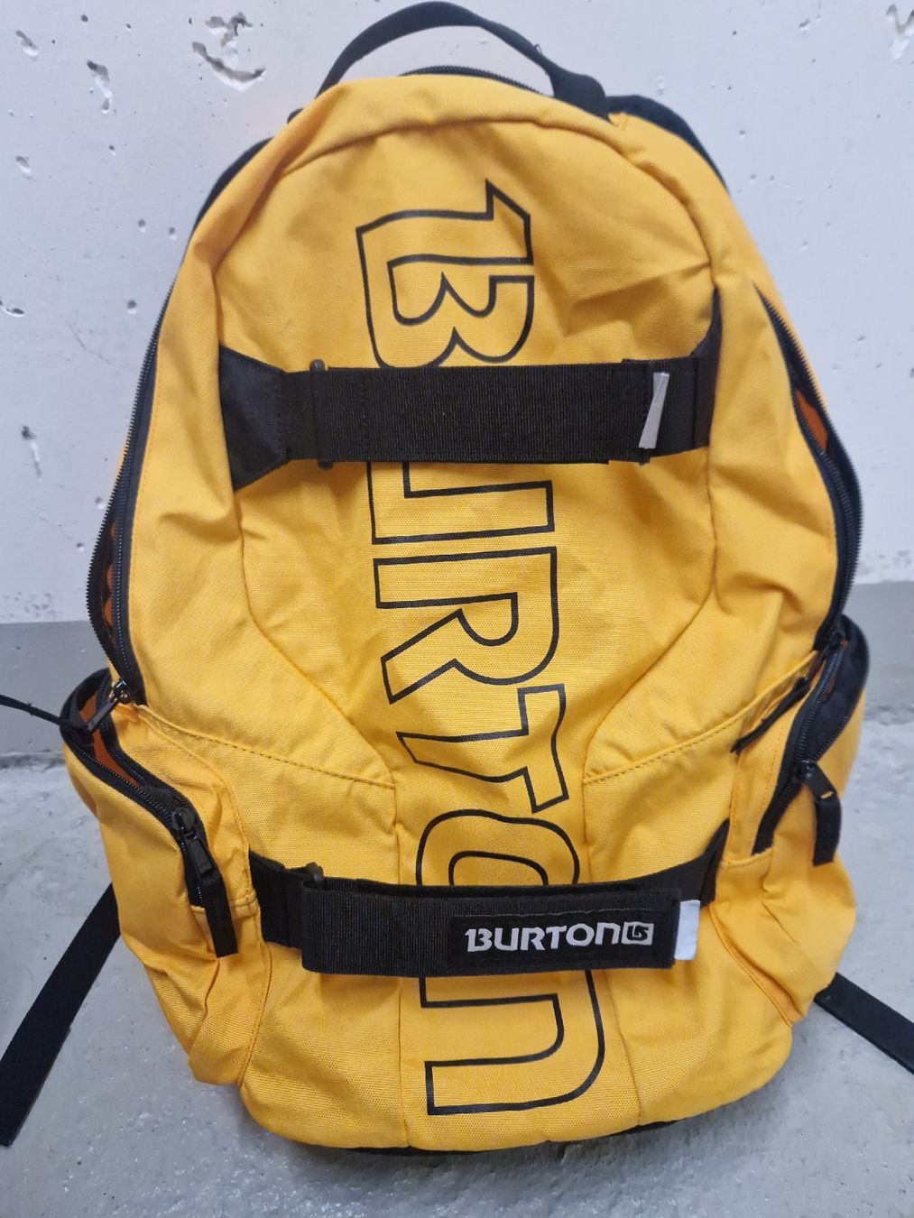 Burton Zaini: Burton Backpack for snowboarding – Usato da Zürich venduto da MarianaMoore