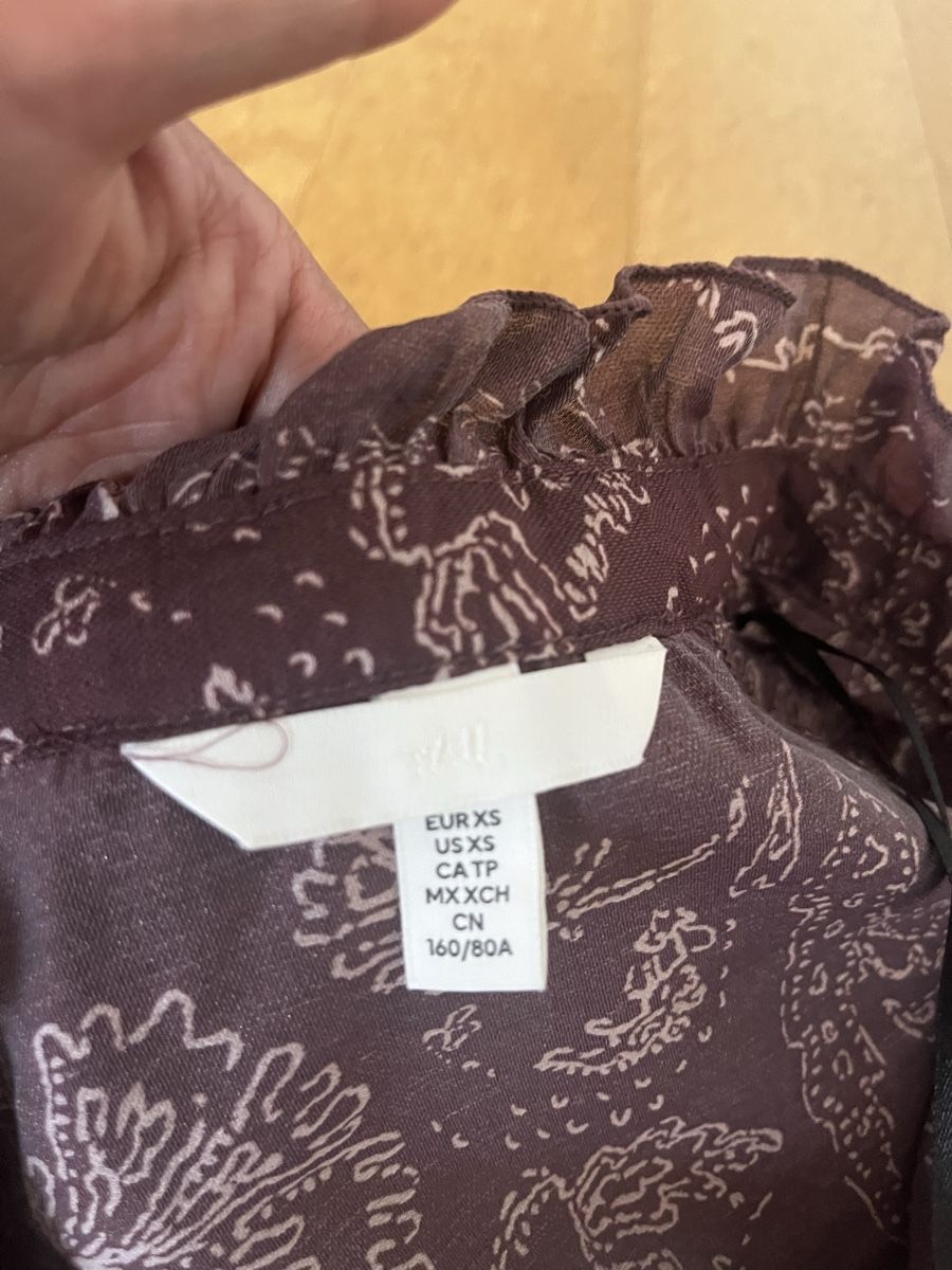 Vestiti: H&M Kleid, Grösse XS, bordeaux mit Muster – Nuovo (secondo la descrizione) da Olten venduto da sae_82z2 4