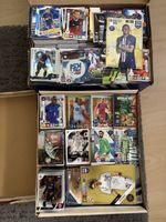 2 Boxen mir Fussballkarten