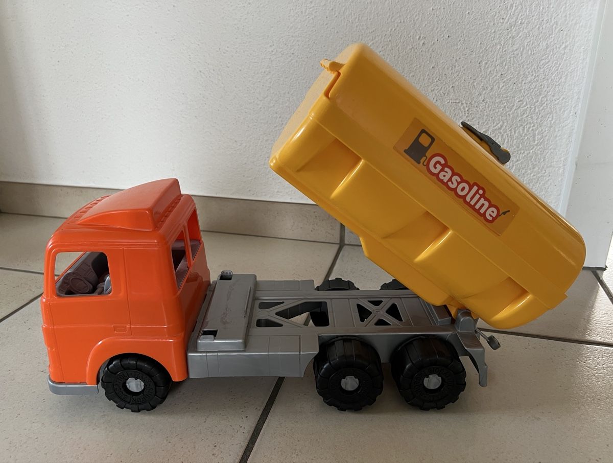Spielzeuge: Spielzeug Lastwagen mit Kippanhänger – Gebraucht aus Büttikon AG von Jahacymipa.01 1