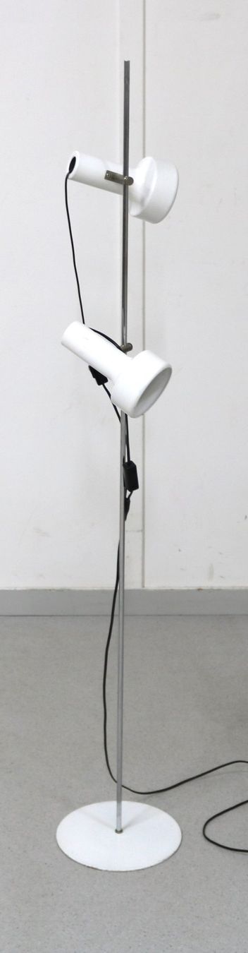 Lampade: Weisse Stehlampe mit zwei Spots – Usato da Volketswil venduto da brockipfannenstil 2