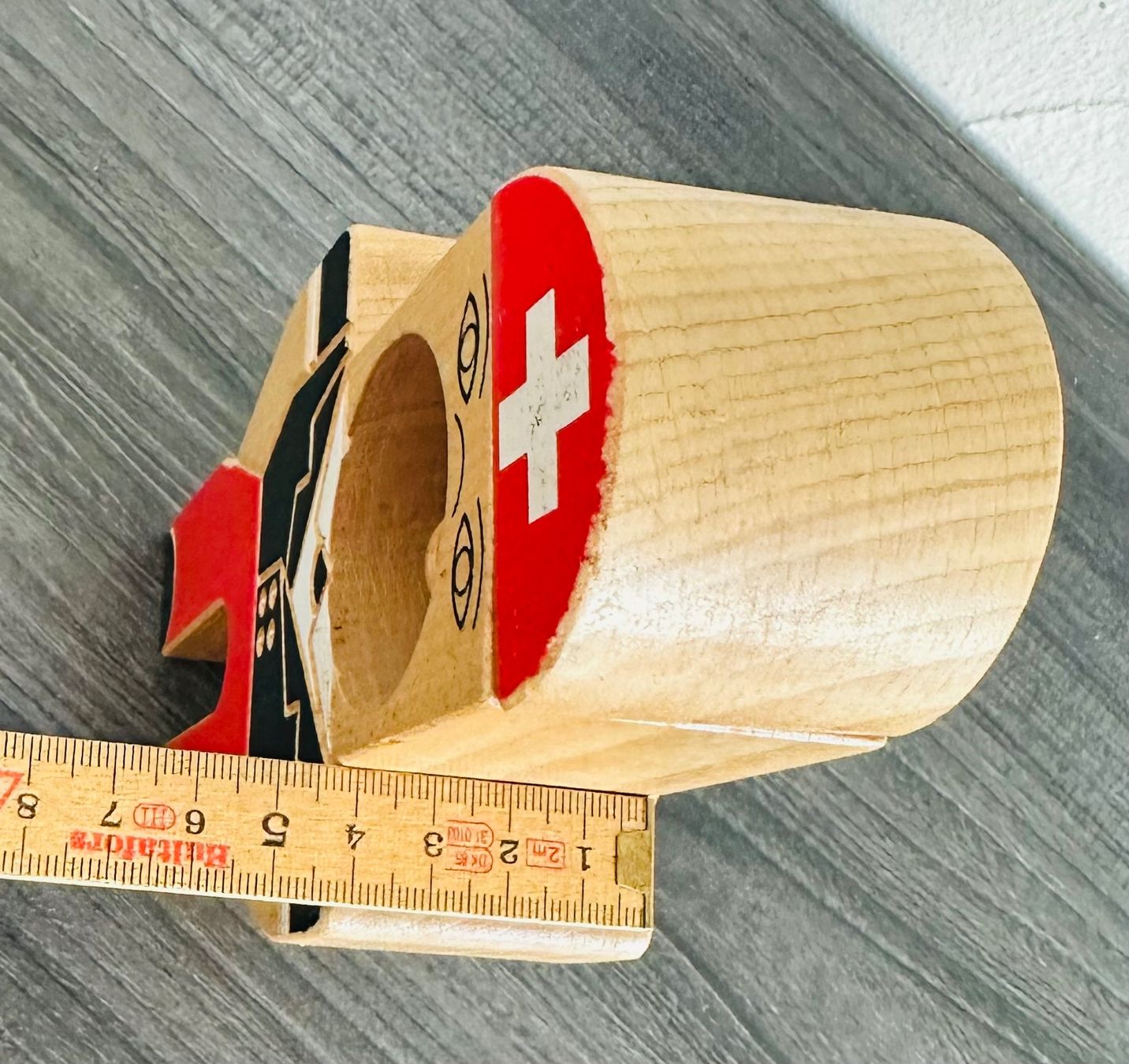 Elettrodomestici da cucina: Herrlicher Schweizer Nussknacker in Tracht – Usato da Zürich venduto da brazerola 8