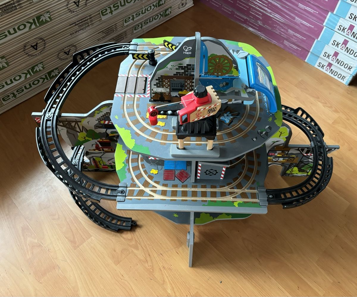 Hape Spielzeuge: Hape Eisenbahn Bergwerk – Gebraucht aus Prêles von 21rena