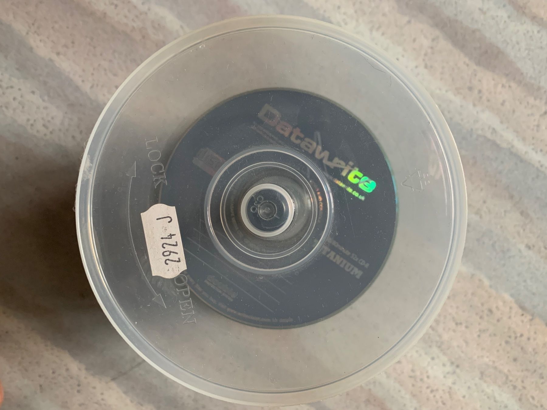 CD & DVD vergini: Boîte contenant 59 CDs vierges – Usato da Vernayaz venduto da Darkfrost 1