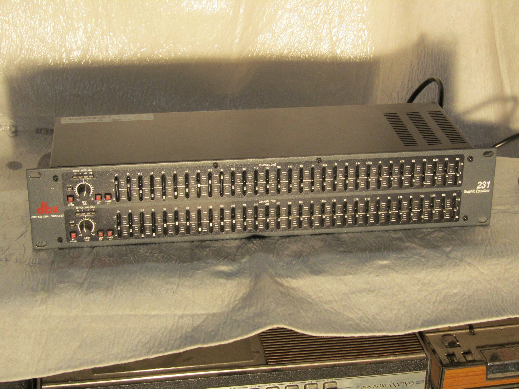 Dbx Equalizzatori: DBX 231 Graphic Equalizer 2 X 31 Band NEU – Nuovo (secondo la descrizione) da Wädenswil venduto da verebe