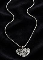 Collana con ciondolo a cuore traforato in acciaio inox