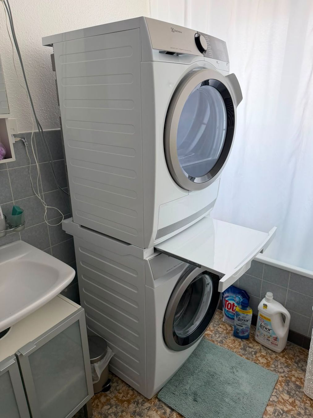 Electrolux Lavatrici: Electrolux Waschturm Set, WA1660 + TW5460 – Usato da Dällikon venduto da taulii10 1