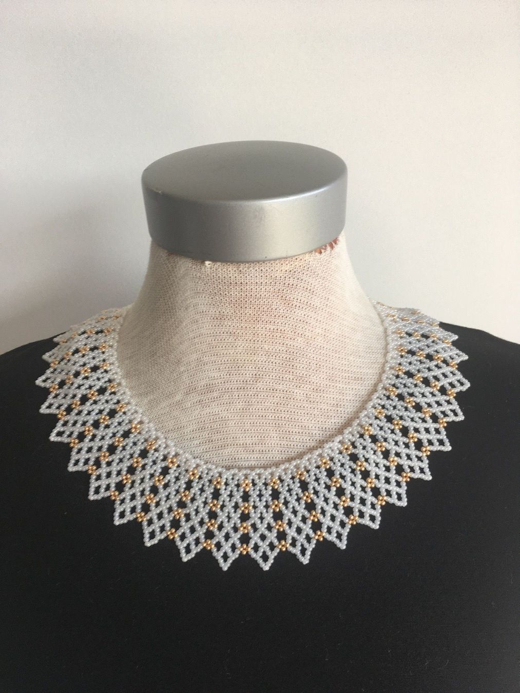 Catenine: Kette Kragen Perlen Handarbeit NEU – Nuovo e nell'imballaggio originale da Zollikofen venduto da spunk65