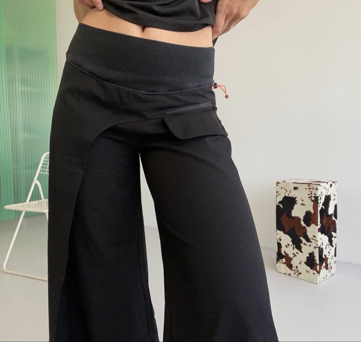 Pantalons: asymmetric cop copine trousers – D'occasion à Buochs par zukkias