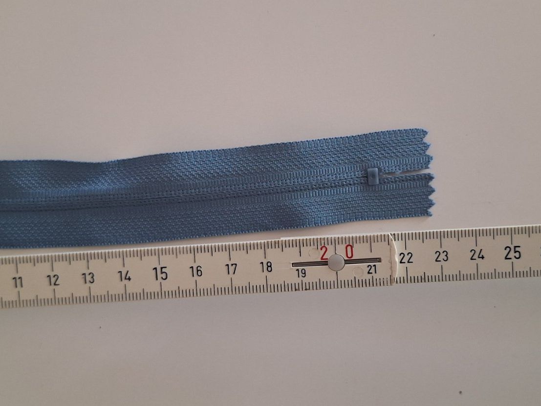Stoffe: Reisverschluss 20cm blau – Gebraucht aus Wetzikon ZH von NaWetzi 1